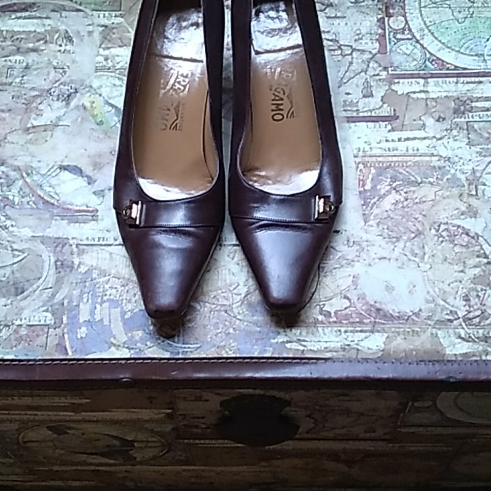 Salvatore Ferragamo Brown Leather Pumps size 7